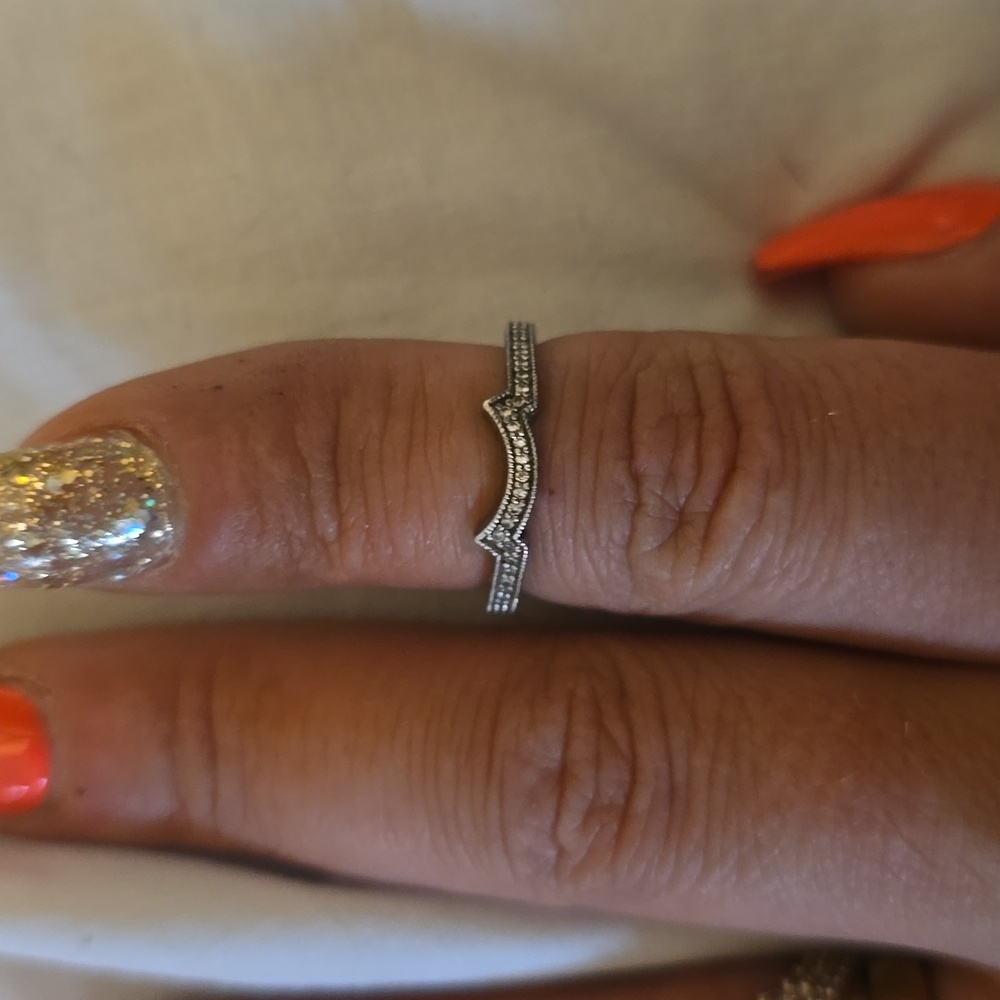 Decorative wedding band